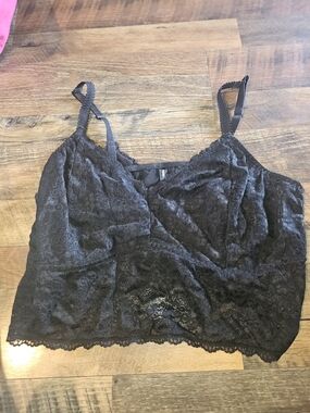 Black Lace Bralette with Adjustable Straps - Women's Intimates